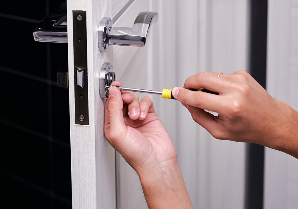 Detailed demonstration of professional lock mechanisms and security tips from 24/7 Super Locksmith, your expert for Lock Repair in Delray Beach, FL. This guide showcases high-security techniques used by our Local Locksmith in Boca Raton, FL to secure homes and businesses.